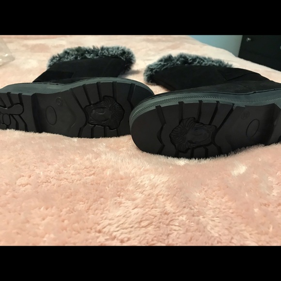 Black Fluffy Boots - Picture 4 of 5